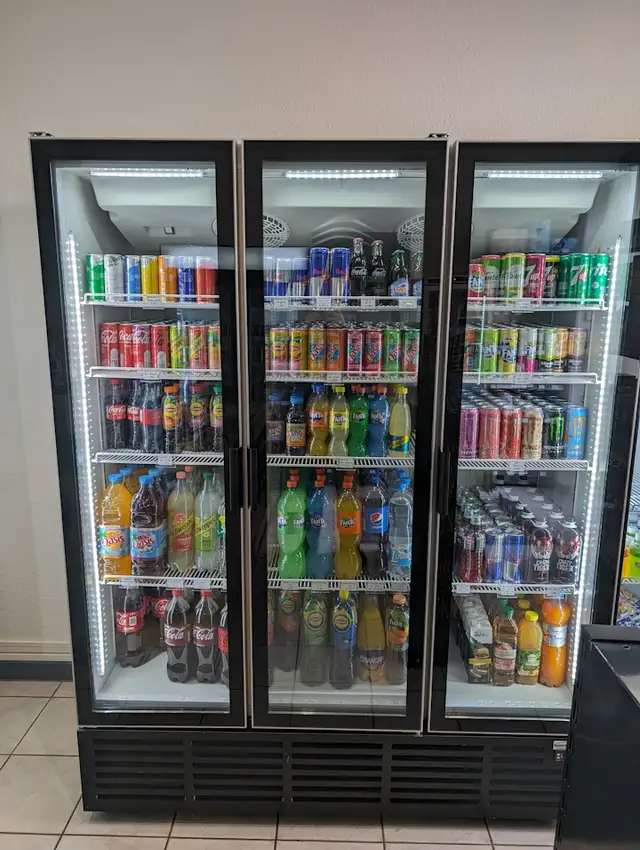 Le rayon boissons fraîches de notre épicerie