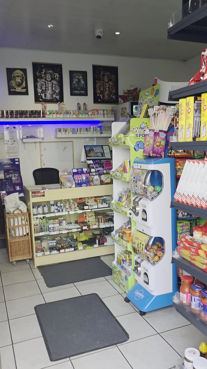 Vue intérieure de l’Épicerie Au 14